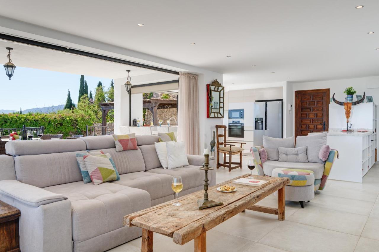 La Escala - 6 Bedroom Villa With Pool 米哈斯 外观 照片