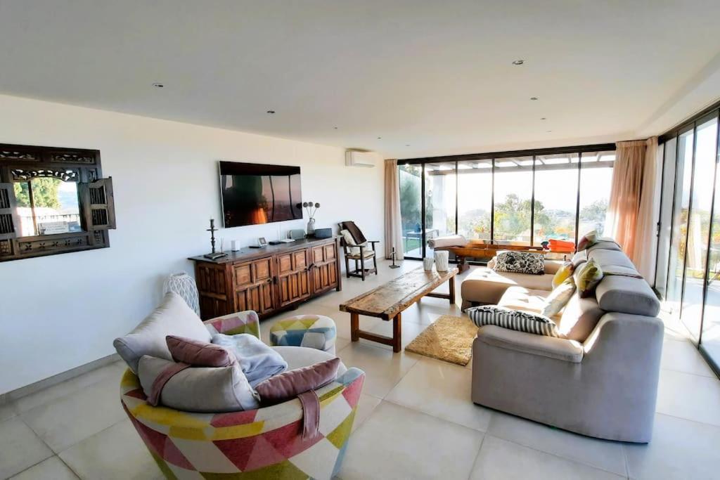 La Escala - 6 Bedroom Villa With Pool 米哈斯 外观 照片