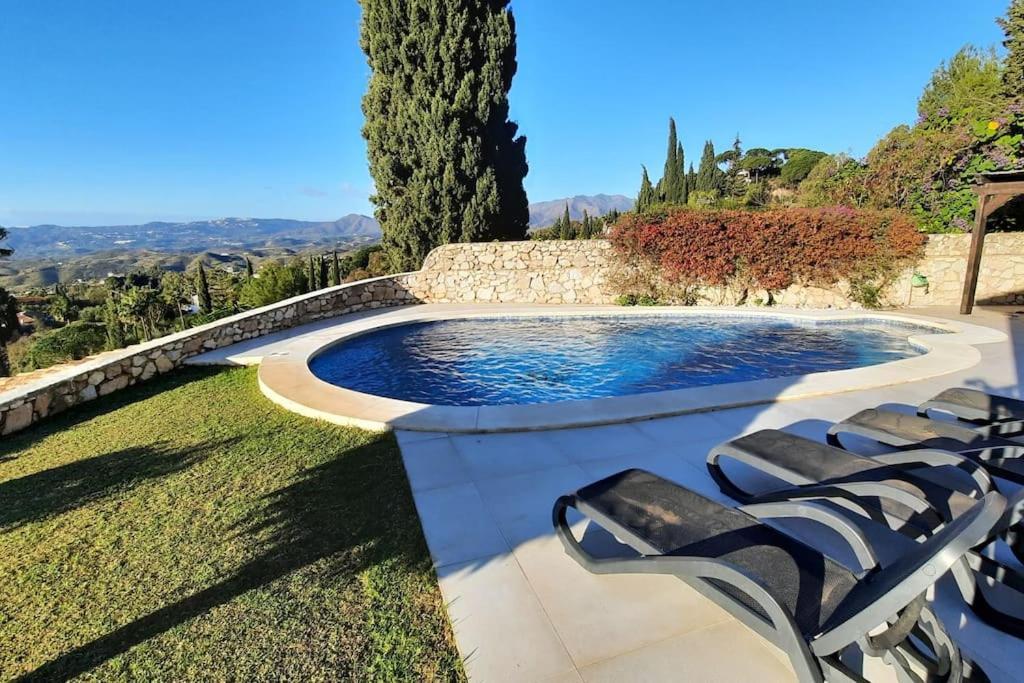 La Escala - 6 Bedroom Villa With Pool 米哈斯 外观 照片