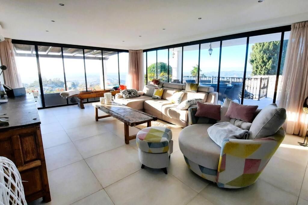 La Escala - 6 Bedroom Villa With Pool 米哈斯 外观 照片