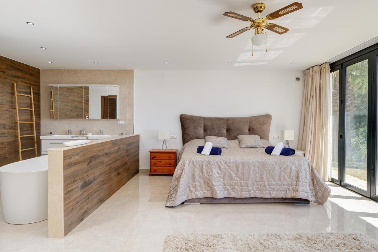 La Escala - 6 Bedroom Villa With Pool 米哈斯 外观 照片