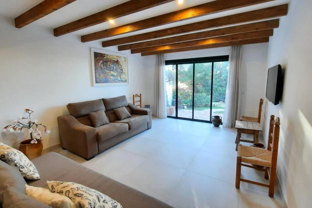 La Escala - 6 Bedroom Villa With Pool 米哈斯 外观 照片