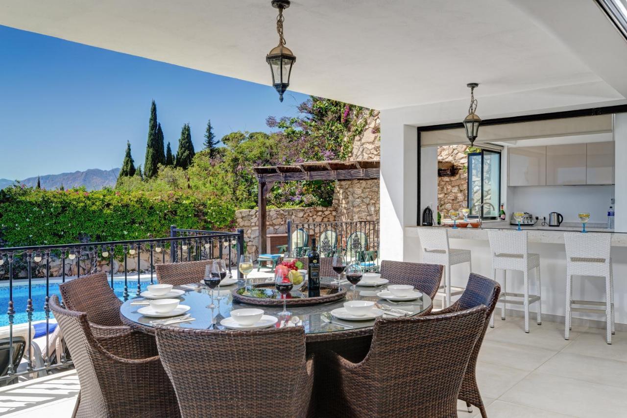 La Escala - 6 Bedroom Villa With Pool 米哈斯 外观 照片